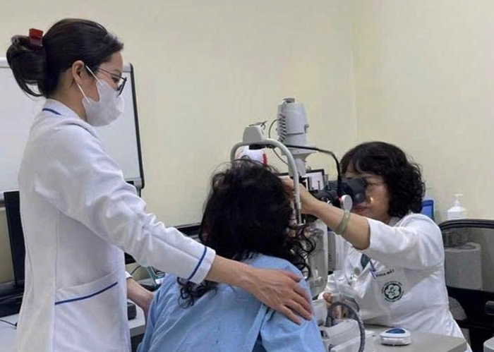 BHXH Việt Nam yêu cầu các cơ sở khám, chữa bệnh bảo đảm đầy đủ quyền lợi BHYT, không yêu cầu người bệnh cấp cứu, bệnh hiểm nghèo xuất trình giấy chuyển viện.