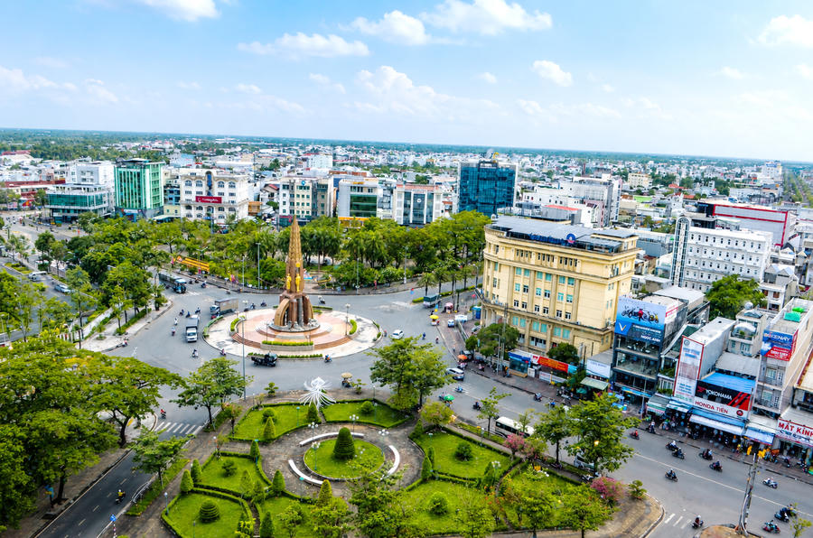 Một góc trung tâm tỉnh Cà Mau với diện mạo đô thị ngày càng đổi mới và phát triển kinh tế - xã hội địa phương.