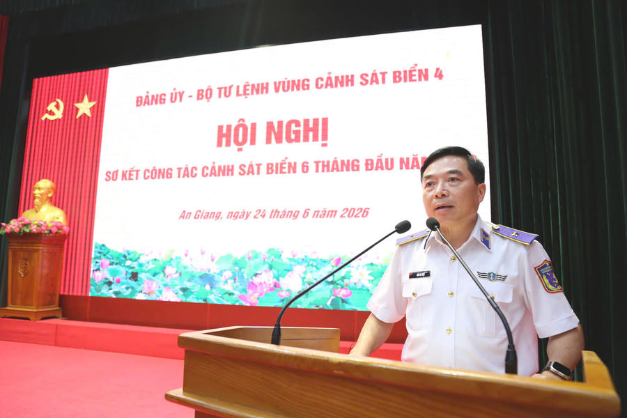 Thiếu tướng Đào Bá Việt, Tư lệnh Vùng chủ trì Hội nghị. (Ảnh: Quang Vinh)