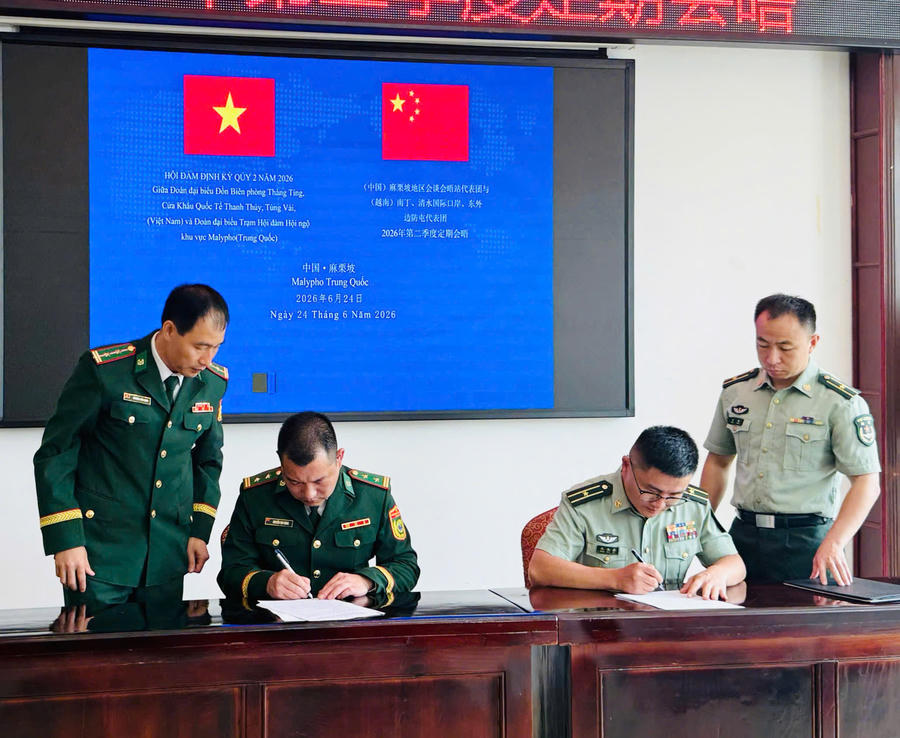 Hai bên ký biên bản ghi nhớ tại Hội đàm. (Ảnh: Hoàng Chính).