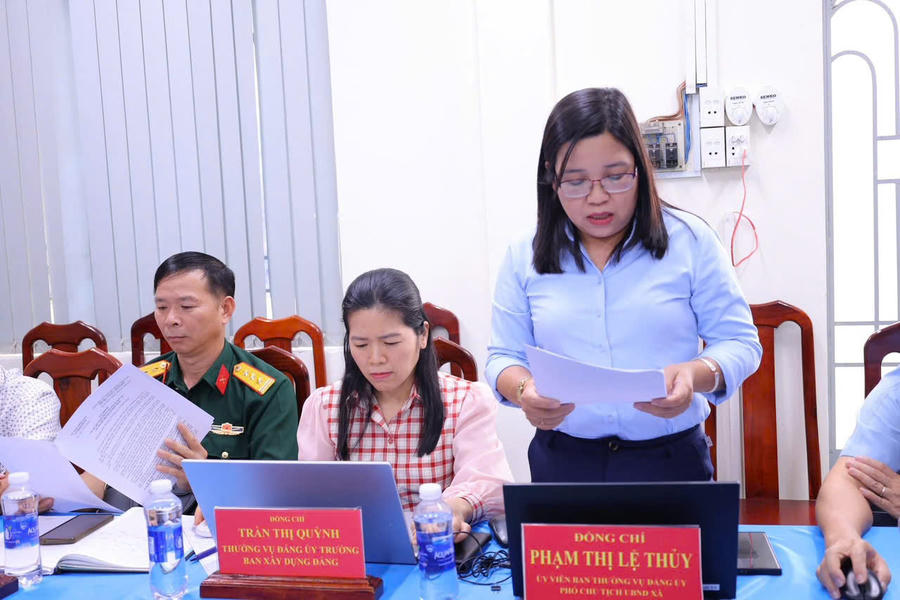 Các đại biểu phát biểu ý kiến.