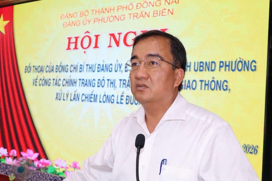 Ông Nguyễn Duy Tân - Phó Bí thư Đảng ủy, Chủ tịch UBND phường Trấn Biên phát biểu.