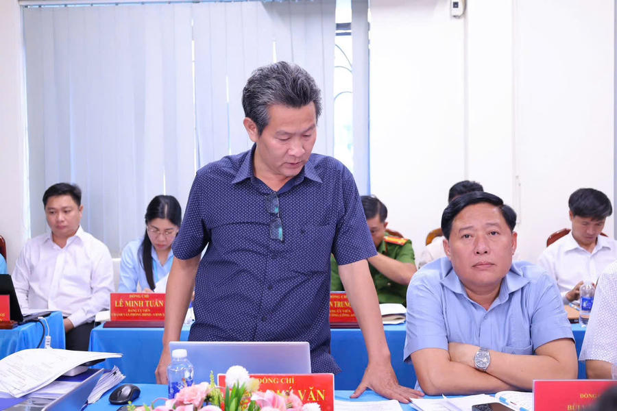 Các đại biểu phát biểu ý kiến.
