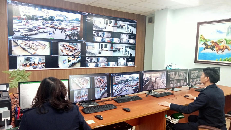 Hải quan khu vực VIII giám sát hoạt động nghiệp vụ qua hệ thống camera. Hải quan khu vực VIII giám sát hoạt động nghiệp vụ qua hệ thống camera.