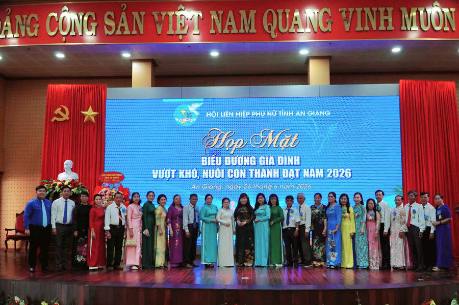 Biểu dương 93 gia đình hạnh phúc, vượt khó nuôi con thành đạt