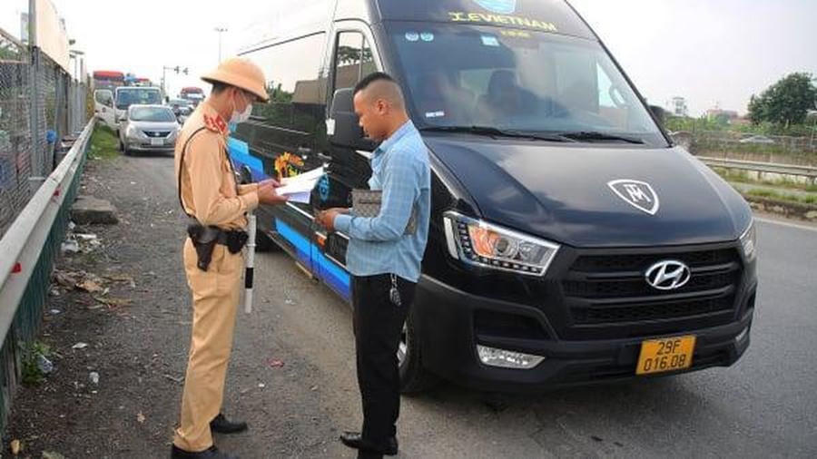 Từ 10/8, thu hồi giấy phép kinh doanh của doanh nghiệp có xe hợp đồng "trá hình".