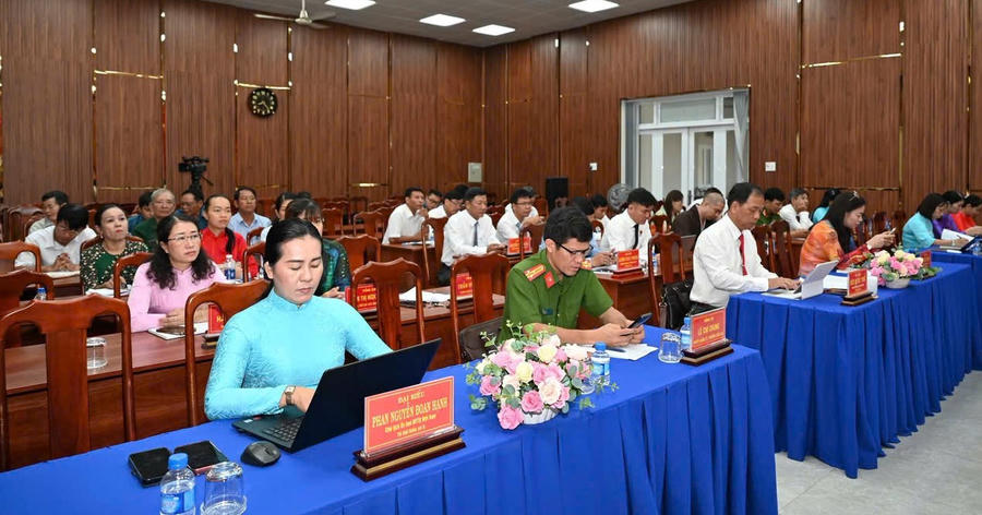 Các đại biểu tham dự kỳ họp.