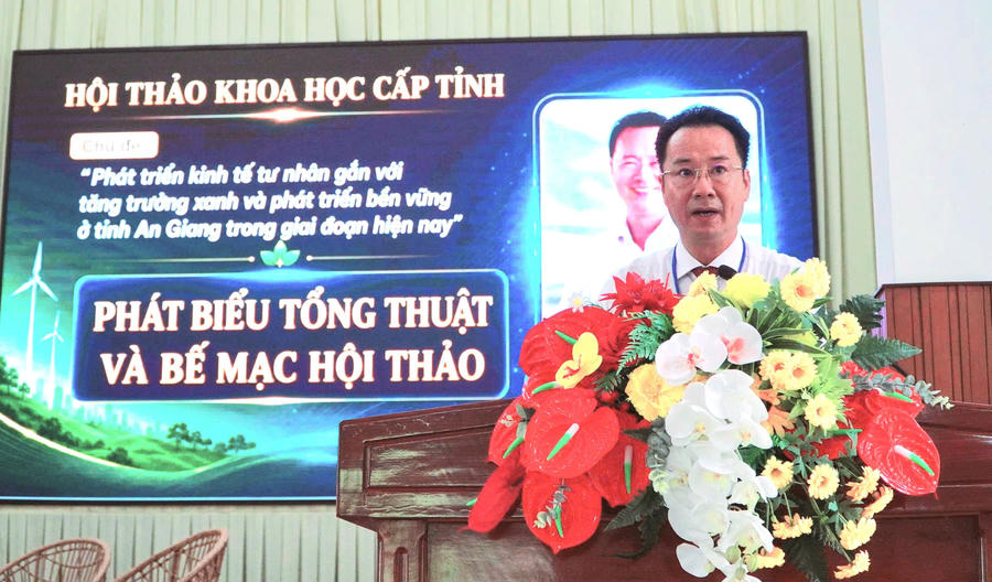 TS. Chu Văn Hưởng, Phó Hiệu trưởng Trường Chính trị Tôn Đức Thắng phát biểu bế mạc hội thảo
