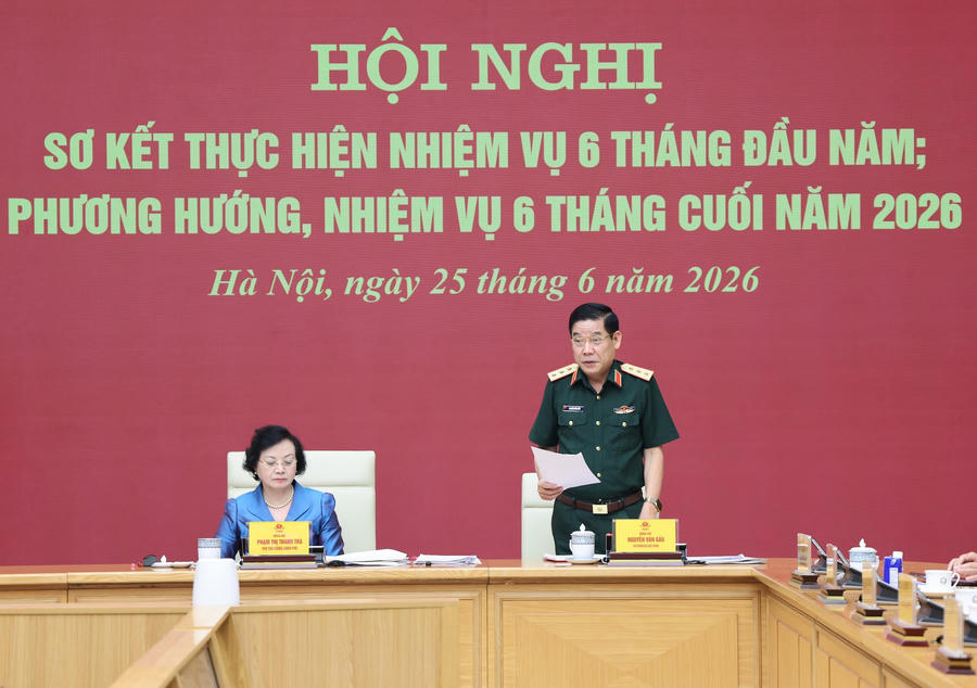 Thượng tướng Nguyễn Văn Gấu, Thứ trưởng Bộ Quốc phòng phát biểu tại Hội nghị - Ảnh: VGP