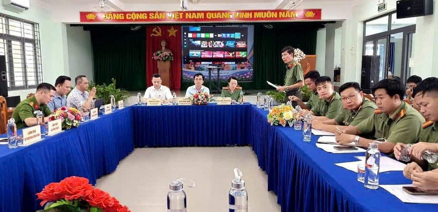 Quang cảnh buổi làm việc. 