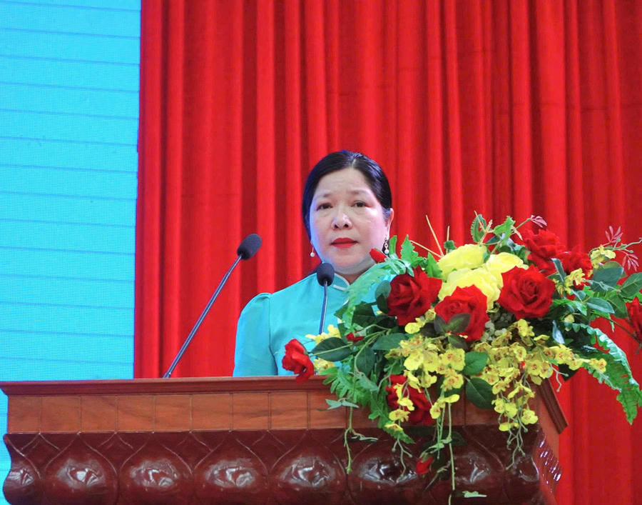 Bà Lê Thị Ngọc Dung, Phó Chủ tịch Hội LHPN tỉnh An Giang phát biểu.