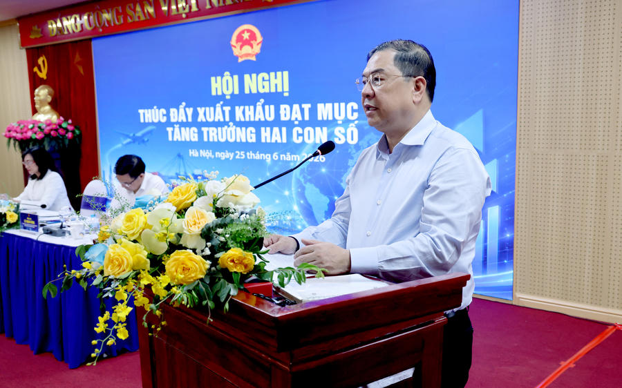 Phó Thủ tướng Thường trực Phạm Gia Túc yêu cầu cắt giảm khoảng 50% thủ tục hành chính và 50% chi phí tuân thủ cho doanh nghiệp. Ảnh: VGP