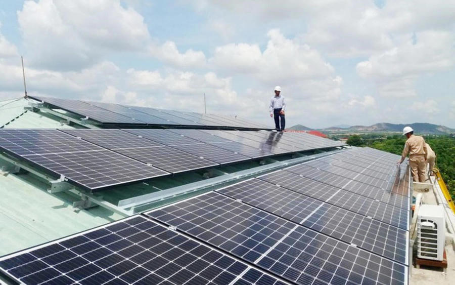 Chính thức nâng mức bán điện dư từ điện mặt trời mái nhà lên tối đa 50%. Ảnh minh họa