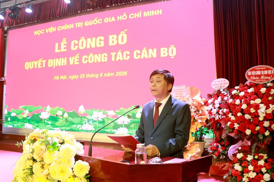 PGS,TS. Phạm Minh Sơn, Giám đốc Học viện Báo chí và Tuyên truyền phát biểu nhận nhiệm vụ.