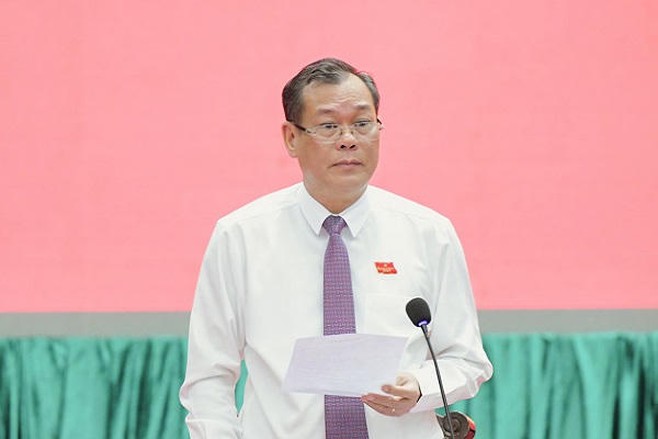 Ông Lê Quốc Chỉnh, Phó Bí thư Tỉnh uỷ, Chủ tịch HĐND tỉnh Ninh Bình phát biểu kết luận phiên chất vấn. Ông Lê Quốc Chỉnh, Phó Bí thư Tỉnh uỷ, Chủ tịch HĐND tỉnh Ninh Bình phát biểu kết luận phiên chất vấn.