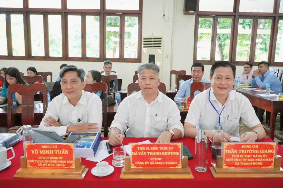 Các đại biểu tham dự hội thảo.