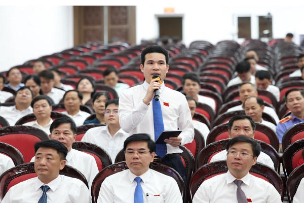 Đại biểu Triệu Văn Thái chất vấn về lĩnh vực xây dựng.