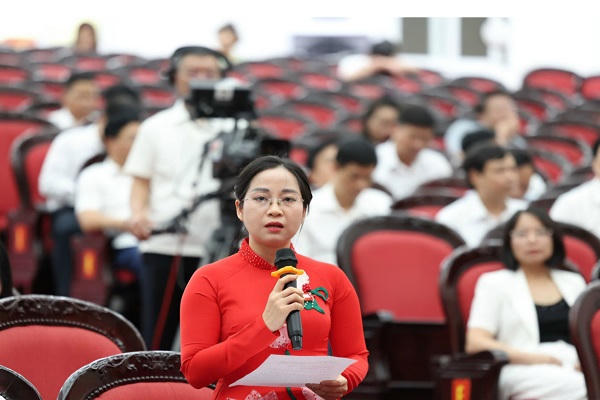 Đại biểu Đào Thị Tuyền chất vấn một số vấn đề liên quan đến ngành Văn hoá, thể thao.