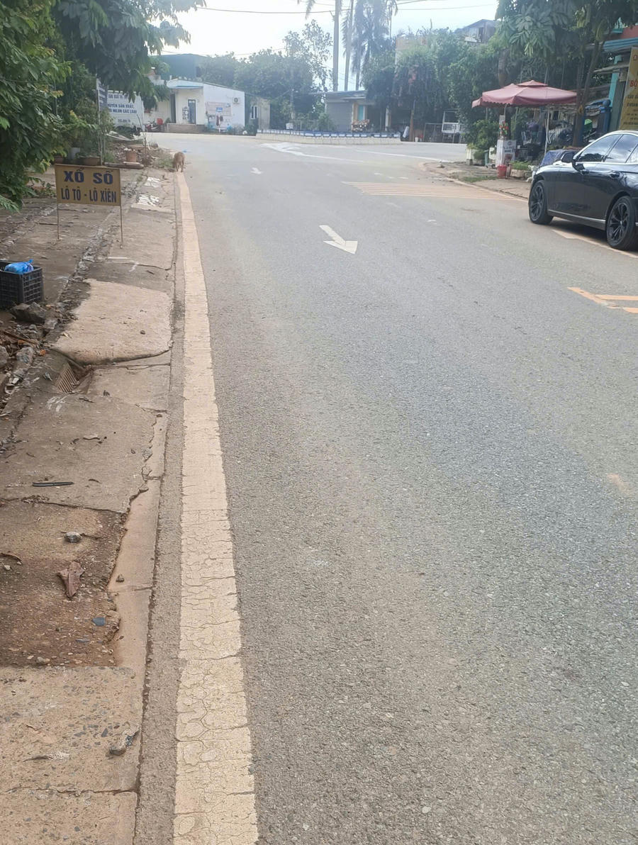 Bùn đất rơi vãi và hệ thông thoát nước đã được xử lý sau phản ánh của Báo Pháp luật Việt Nam