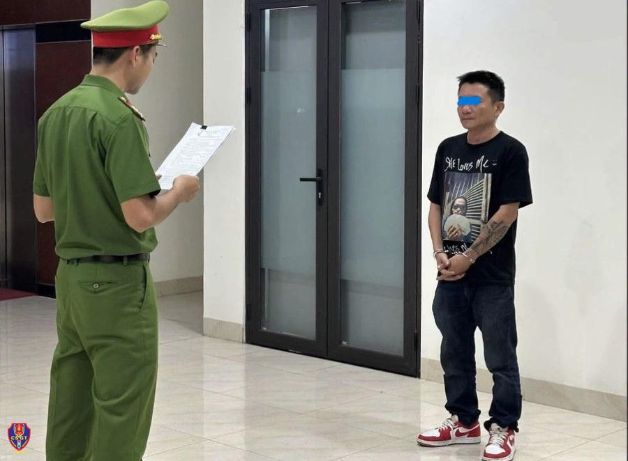 Công an TP Đà Nẵng tạm giữ hình sự đối tượng say rượu lái ô tô tông phá tài sản, gây náo loạn nhiều tuyến đường. (Ảnh: Công an TP Đà Nẵng)