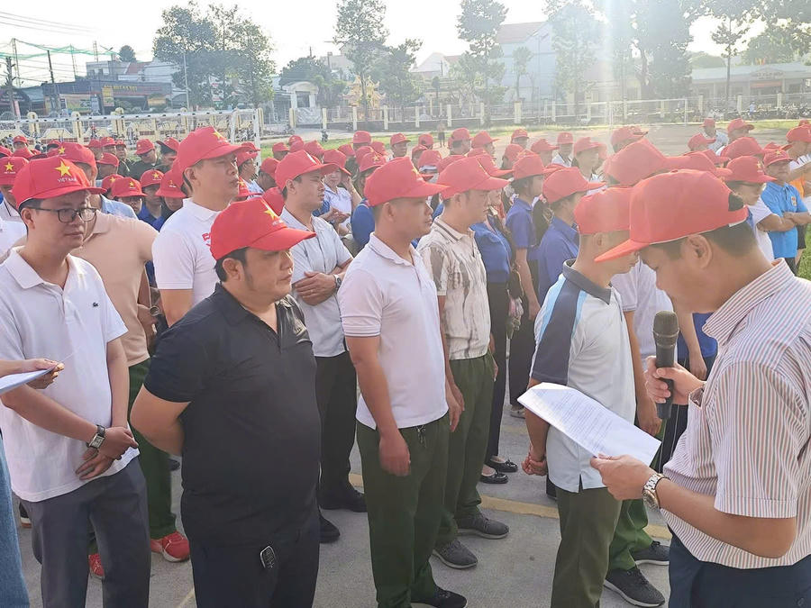 Các lực lượng ban ngành và đông đảo nhân dân phường Trảng Dài tham gia
