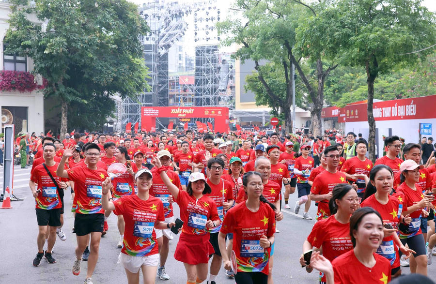 Giải chạy phong trào "Chung một quyết tâm xây dựng xã, phường, đặc khu không ma túy", lan tỏa thông điệp chung tay xây dựng cộng đồng an toàn, lành mạnh, không ma túy.