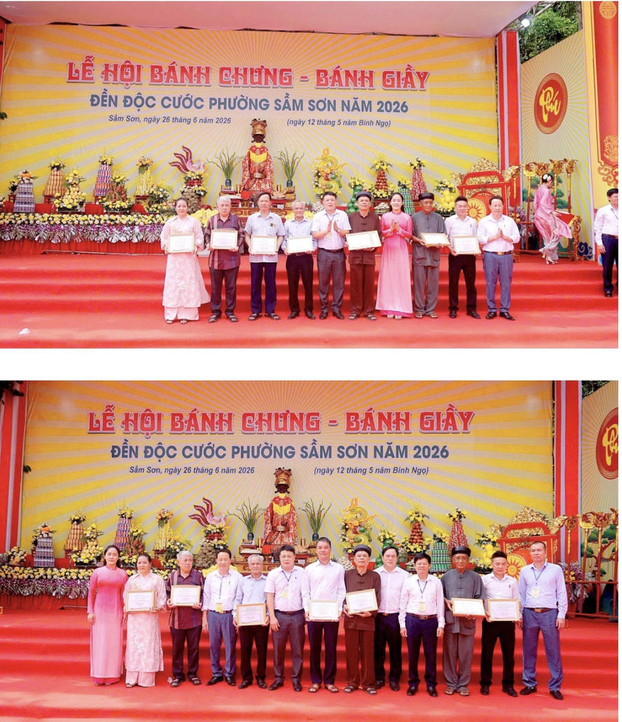 Ban tổ chức trảo giải thưởng cho các nội dung thi tại Lễ hội.