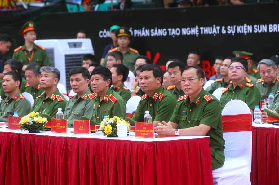 Phó Thủ tướng Chính phủ Phạm Thị Thanh Trà; Thứ trưởng Nguyễn Văn Long cùng các đại biểu dự Lễ mít tinh.