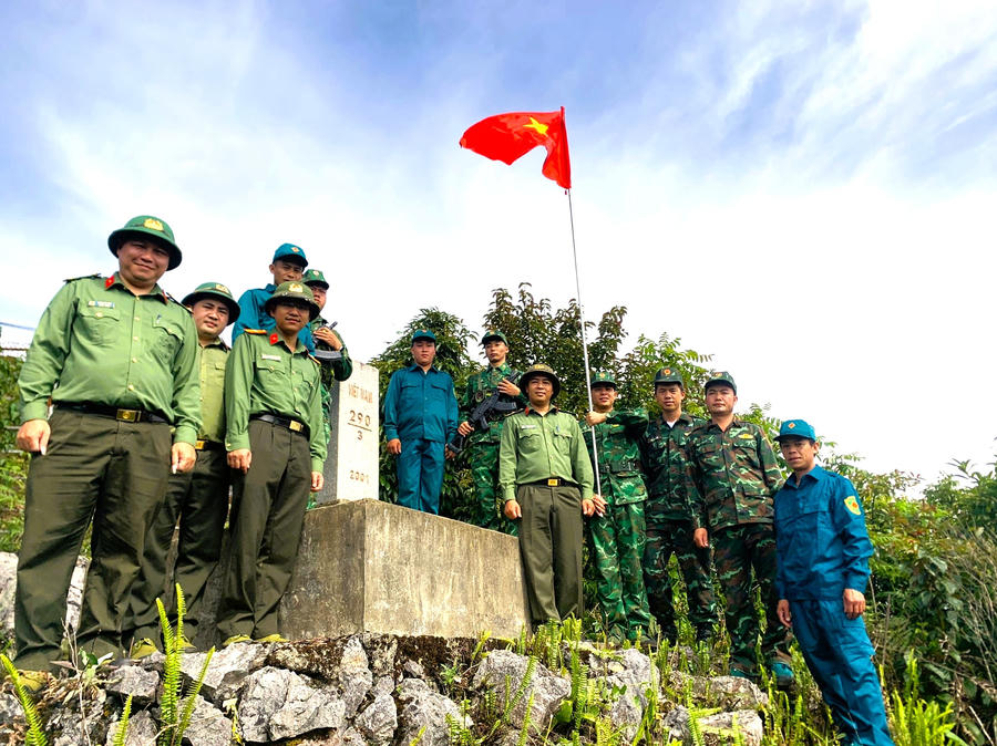 Qua tuần tra xác định, hệ thống cột mốc biên giới được giữ nguyên hiện trạng, không có dấu hiệu xê dịch, hư hỏng. (Ảnh: Hoàng Chính).