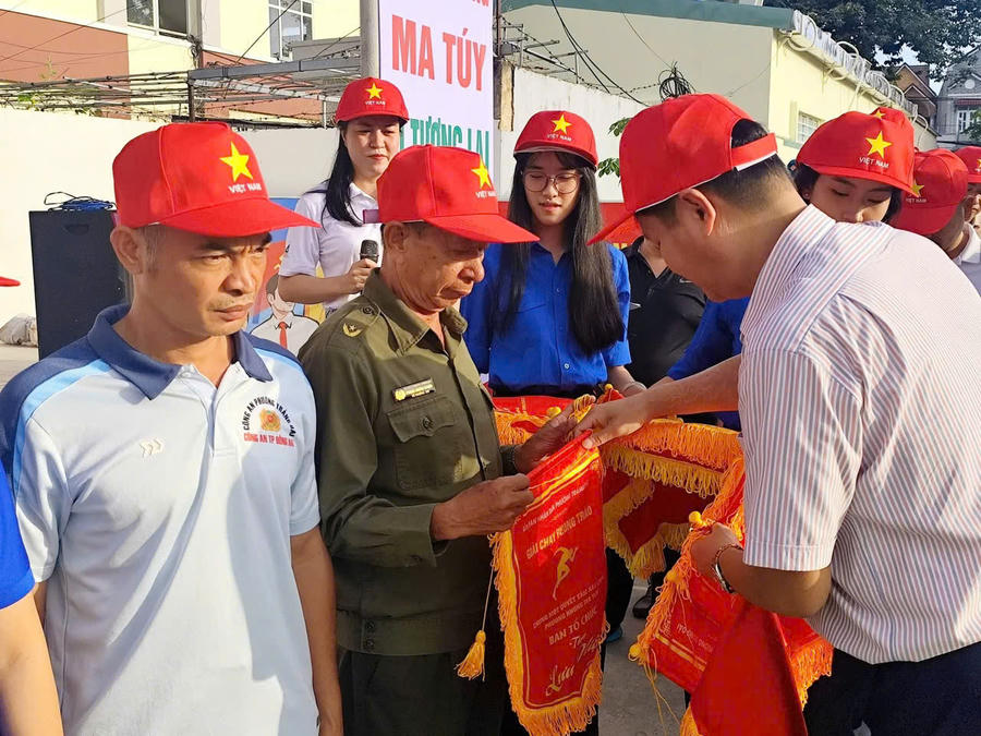 Quyết tâm&nbsp;“Chung một quyết tâm xây dựng xã, phường, đặc khu không ma túy".