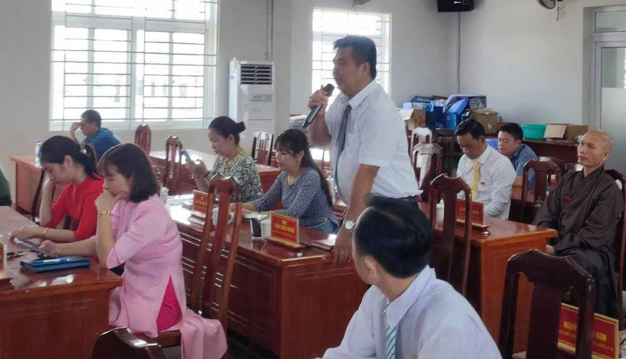 Đại biểu phát biểu ý kiến.