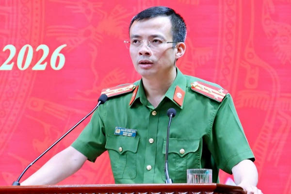 Đại tá Nguyễn Hồng Hạnh, Trưởng Phòng Cảnh sát điều tra tội phạm về tham nhũng, kinh tế, buôn lậu, công an tỉnh Ninh Bình, phát biểu&nbsp;Hội ý nghiệp vụ.
