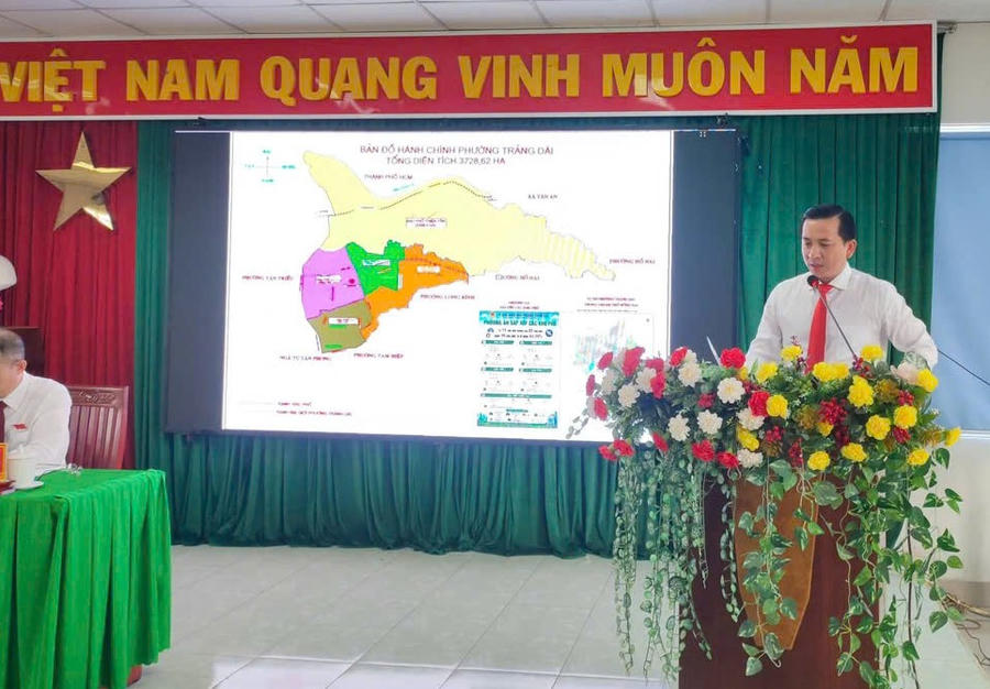 Ông Lê Kim Hường - Phó Bí thư Đảng ủy, Chủ tịch UBND phường Trảng Dài phát biểu.