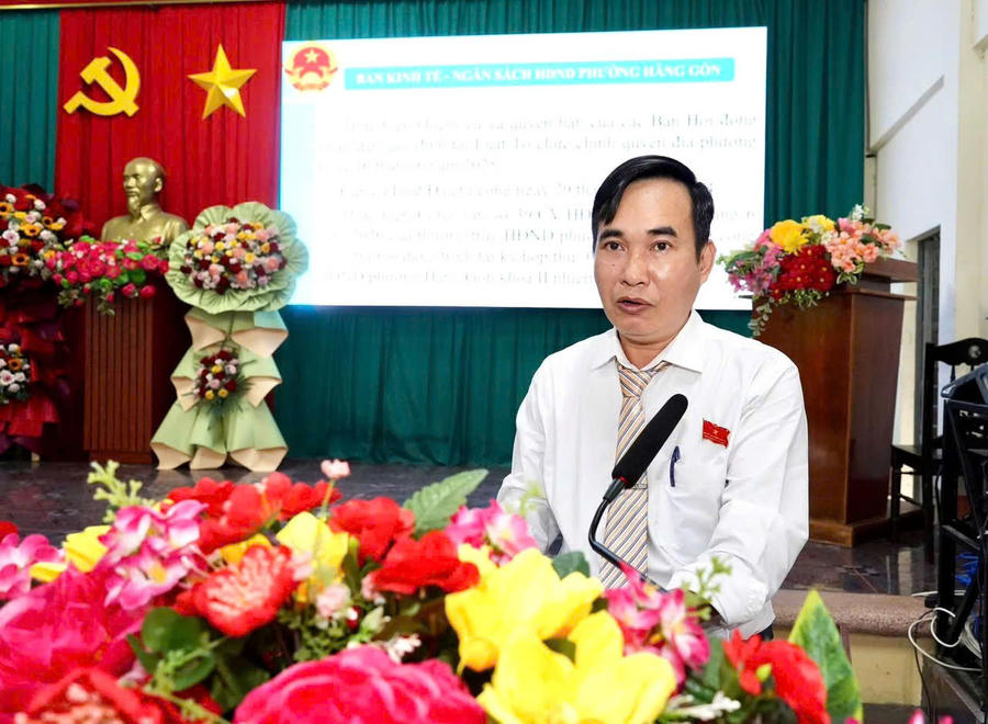 Đại biểu trình bày báo cáo chuyên đề.