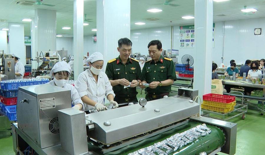 Tổng khối lượng hàng hóa và trang thiết bị mang theo dự kiến khoảng 88 tấn hàng phục vụ cứu trợ tại Venezuela. (Ảnh: Cổng TTĐT Bộ Quốc phòng)