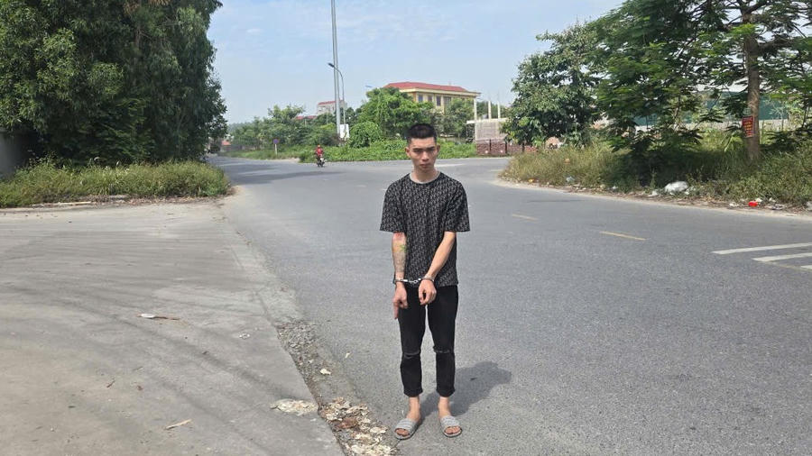 Đối tượng Nguyễn Thế Nghĩa tại hiện trường vụ cướp xe. (Ảnh: Công an tỉnh Bắc Ninh)