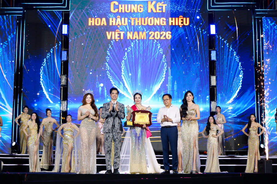 Giây phút người đẹp Đặng Thị Mỹ Phước đăng quang Hoa hậu Nhân ái.