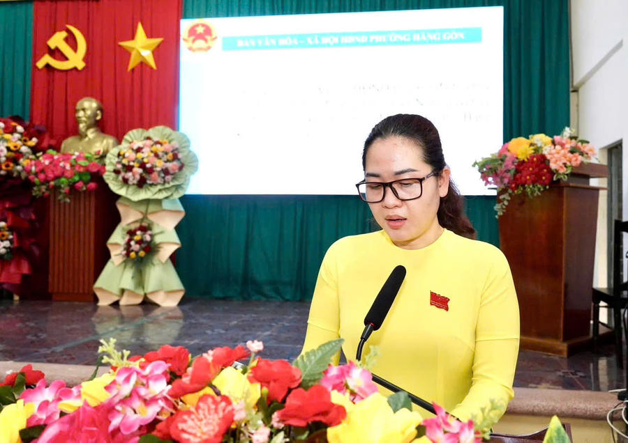 Đại biểu trình bày báo cáo.