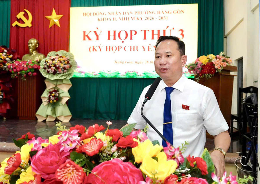 Ông Nông Thanh Tuấn, Bí thư Đảng ủy, Chủ tịch HĐND phường phát biểu kết luận phiên họp.