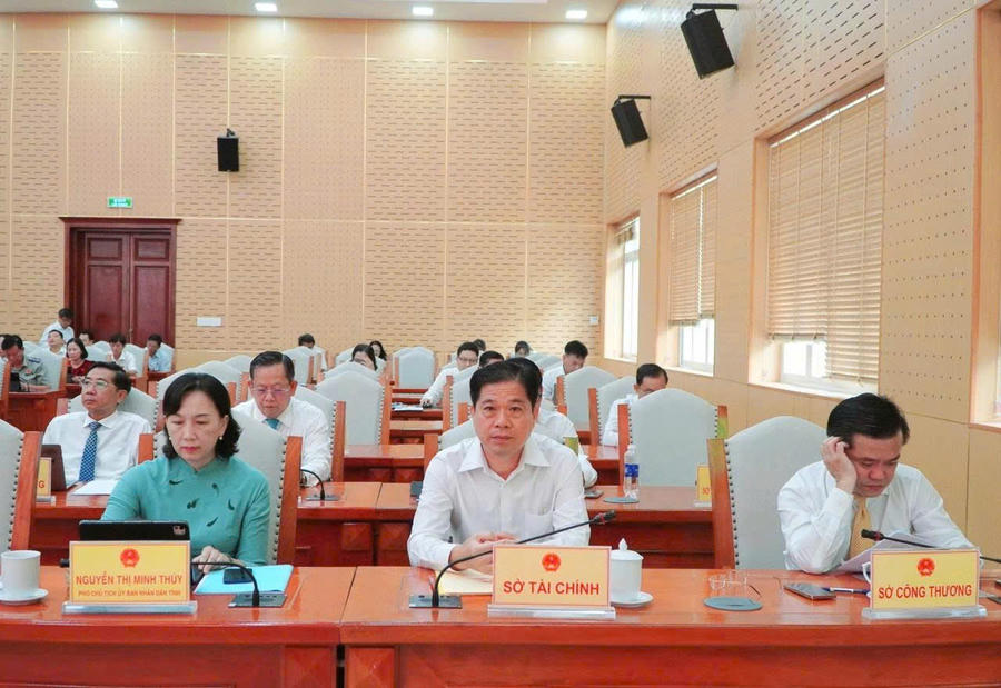 Các đại biểu tham dự kỳ họp.