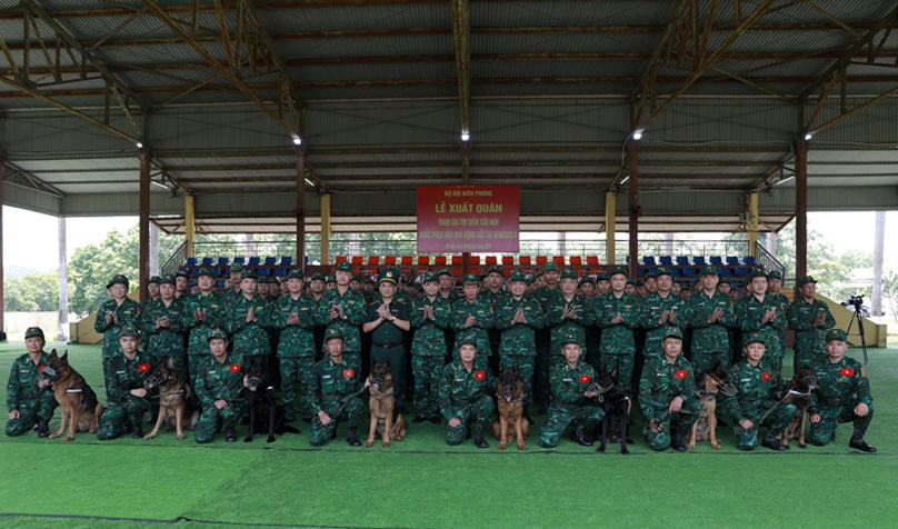 Lực lượng của Bộ đội Biên phòng tham gia khắc phục hậu quả động đất tại Venezuela có 10 đồng chí cùng 8 chó nghiệp vụ. (Ảnh: Cổng TTĐT Bộ Quốc phòng)