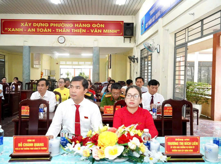 Đại biểu tham dự kỳ họp.