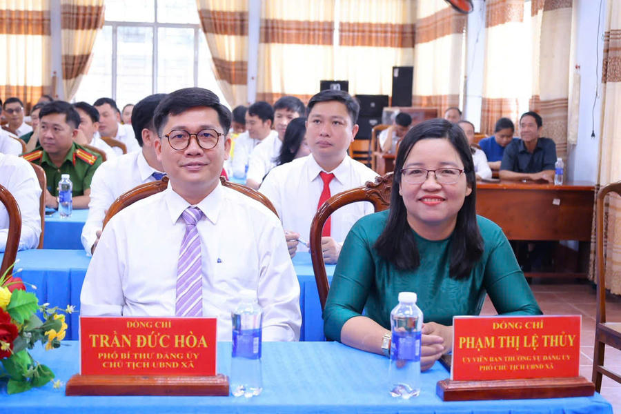 Các đại biểu tham dự.