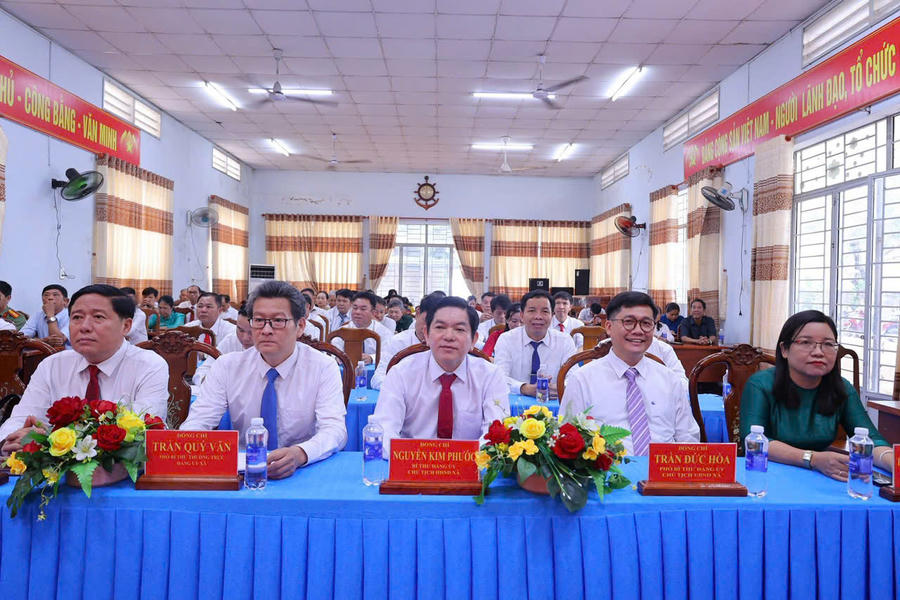 Các đại biểu tham dự.