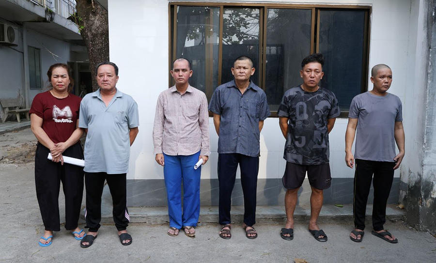 6 đối tượng bị khởi tố trước đó, gồm: Hiền, Long, Huyên, Phép, Huy và Ngọc (thứ tự từ trái qua). Ảnh: Vũ Tiến