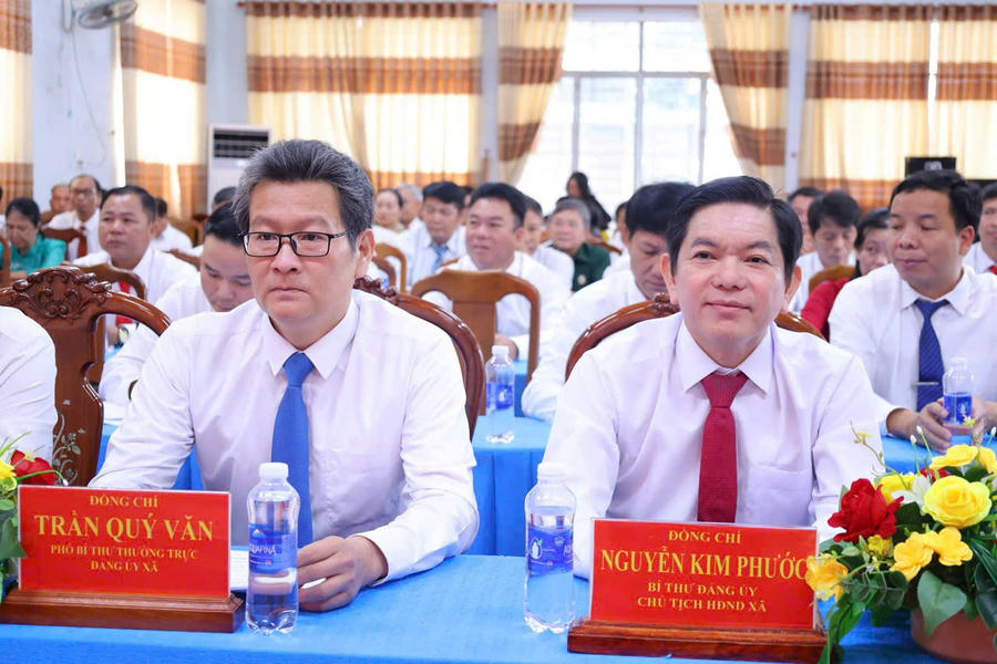 Các đại biểu tham dự.