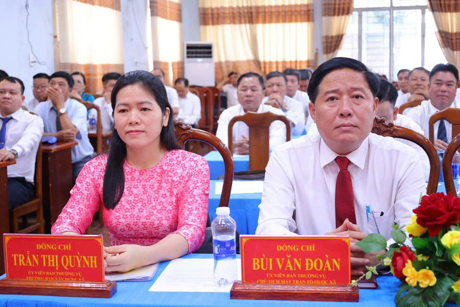 Các đại biểu tham dự.