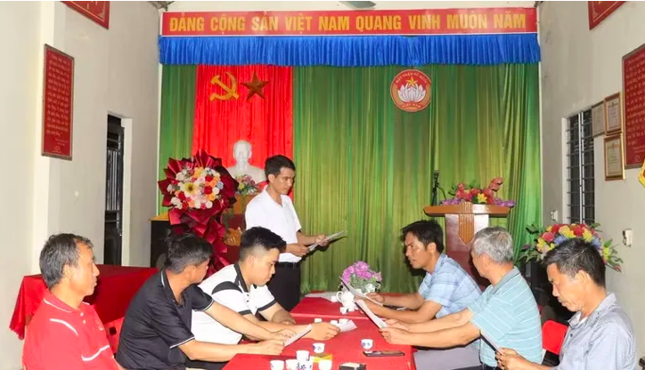 Một trong những tiêu chuẩn của Trưởng thôn, Tổ trưởng tổ dân phố là công dân Việt Nam cư trú thường xuyên tại địa bàn xã, phường, đặc khu từ 21 tuổi trở lên, ưu tiên người trong độ tuổi lao động theo quy định; có đủ sức khỏe để hoàn thành nhiệm vụ và chức trách được giao. Một trong những tiêu chuẩn của Trưởng thôn, Tổ trưởng tổ dân phố là công dân Việt Nam cư trú thường xuyên tại địa bàn xã, phường, đặc khu từ 21 tuổi trở lên, ưu tiên người trong độ tuổi lao động theo quy định; có đủ sức khỏe để hoàn thành nhiệm vụ và chức trách được giao.