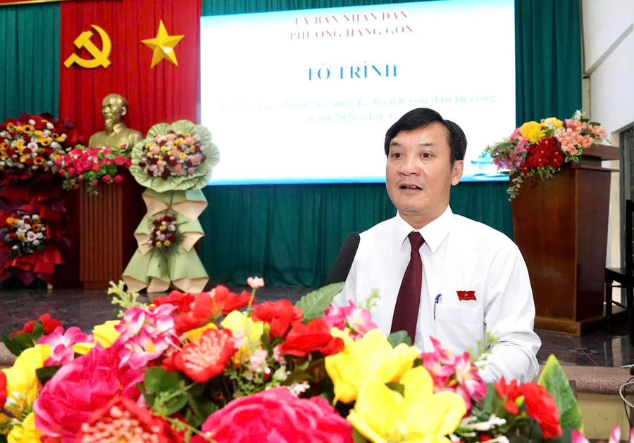 Đại biểu trình bày báo cáo chuyên đề.