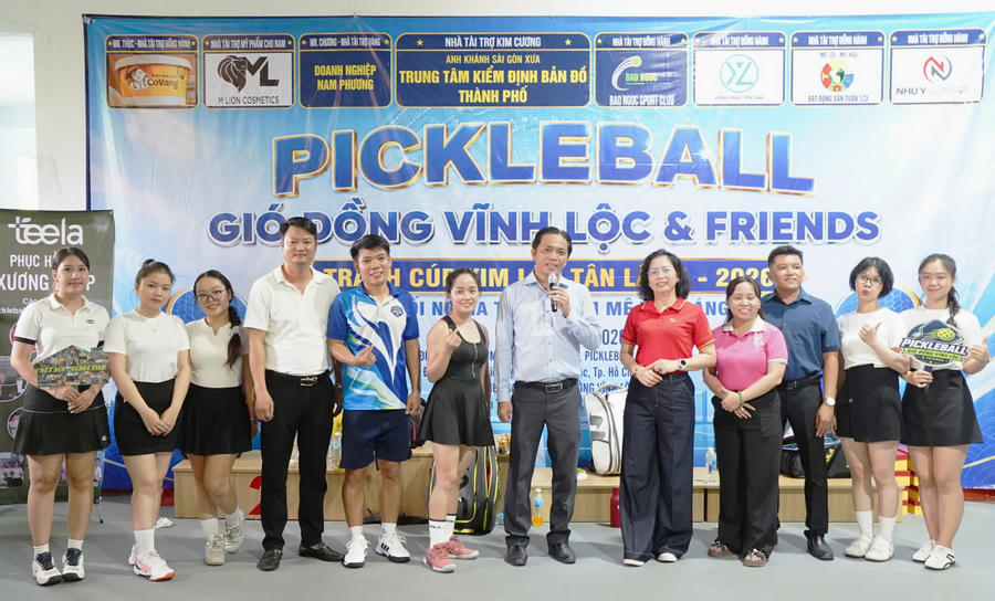 Ông Trần Huỳnh Anh - Phó Chủ tịch UBND xã Vĩnh Lộc đánh giá cao sáng kiến tổ chức giải đấu.